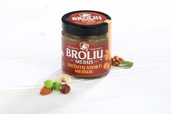 Riešutų asorti meduje