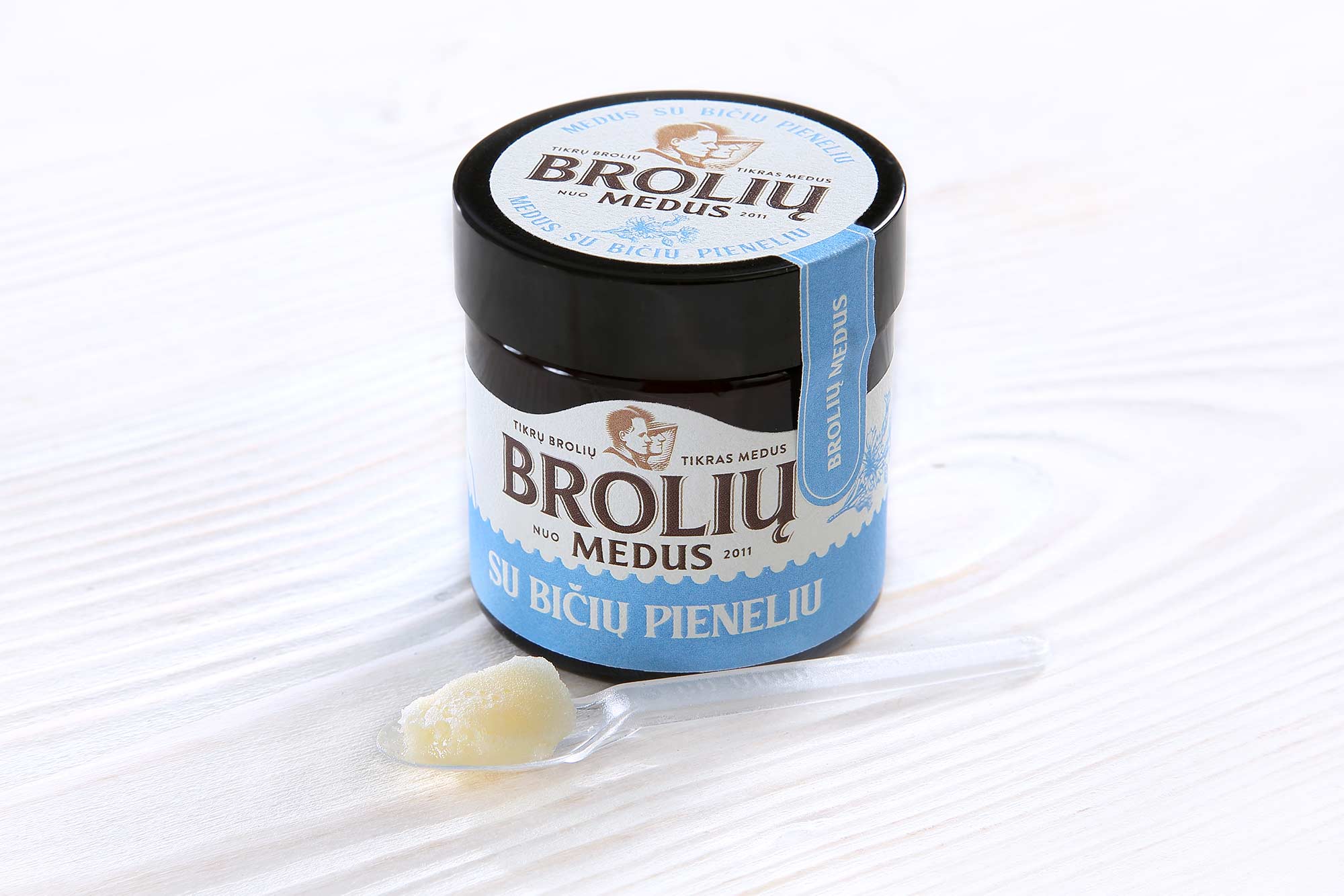 Medus su bičių pieneliu